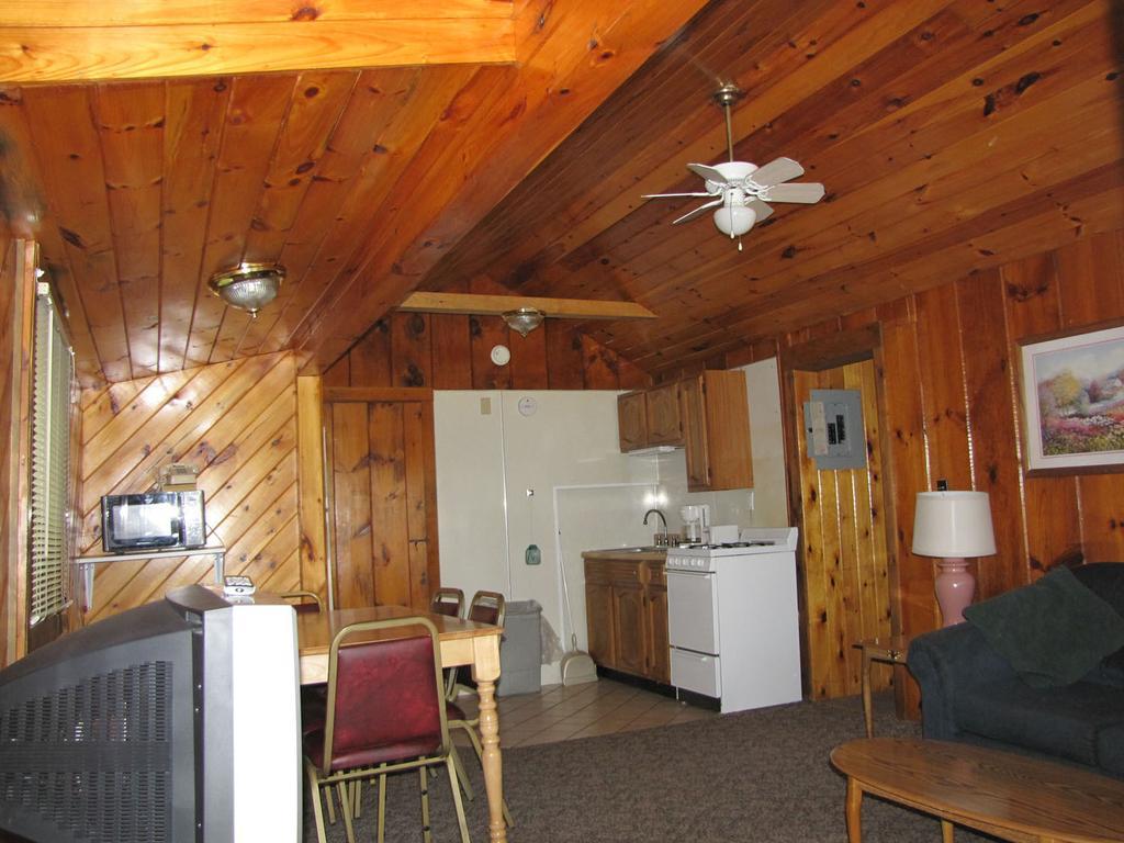 Depe Dene Resort Lake George Room photo